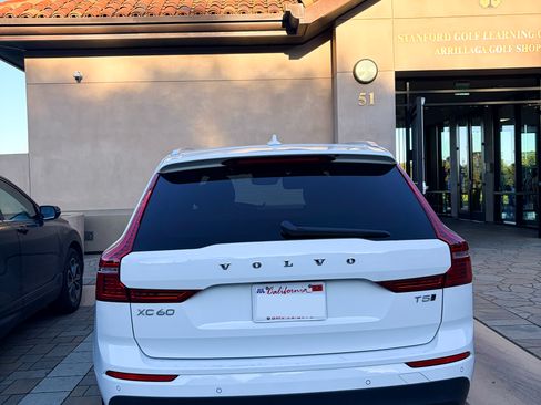 Used 2020 Volvo XC60 T5 Momentum image 4