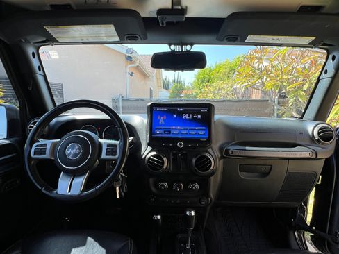 Used 2018 Jeep Wrangler Sport image 12