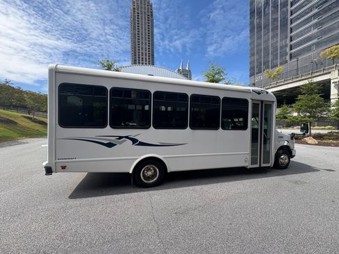 Used 2019 Ford E-450 and Econoline 450 Super Duty w/ Shuttle Bus Prep Package image 5