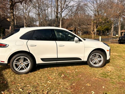 Used 2023 Porsche Macan image 9