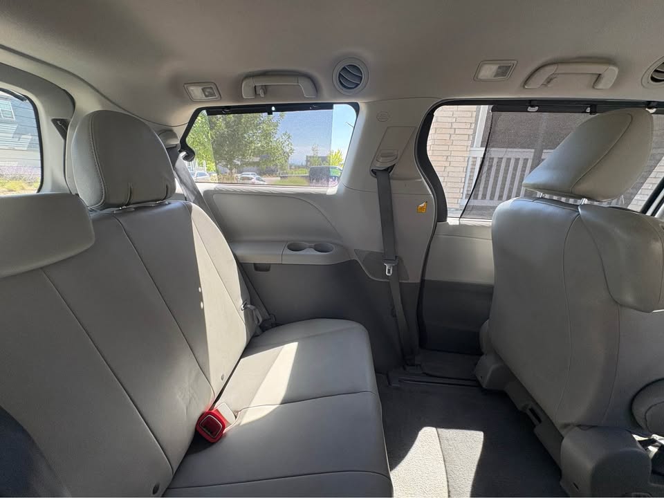 Used 2013 Toyota Sienna XLE FWD image 10