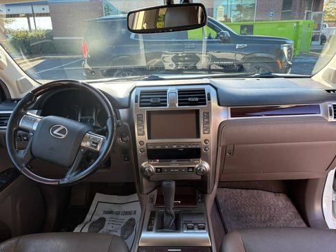 Used 2018 Lexus GX 460 Premium image 13