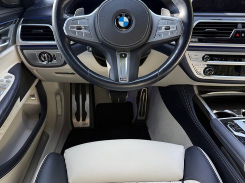 Used 2022 BMW 750i xDrive w/ Luxury Rear Seating Package AWD/4WD image 10