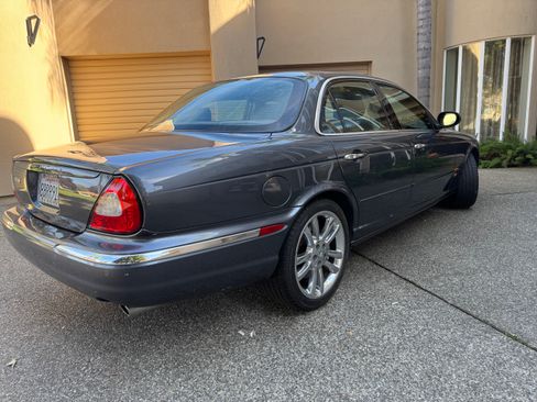 Used 2005 Jaguar XJ8 image 14