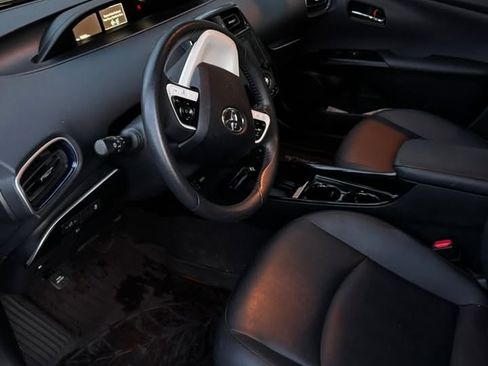 Used 2017 Toyota Prius Four Touring image 9
