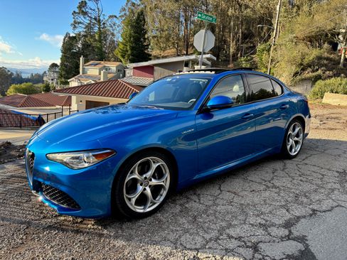 Used 2018 Alfa Romeo Giulia Ti Sport w/ Quick Order Package 22U Sport image 9