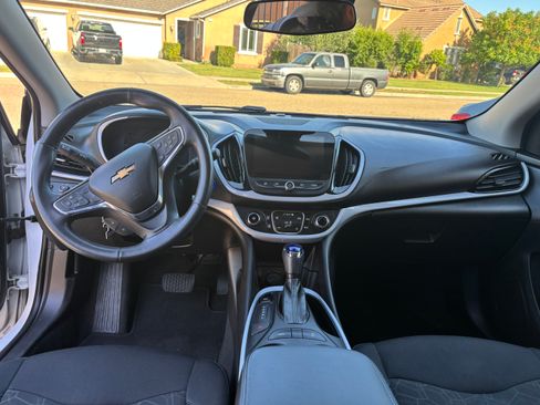 Used 2017 Chevrolet Volt LT FWD image 6