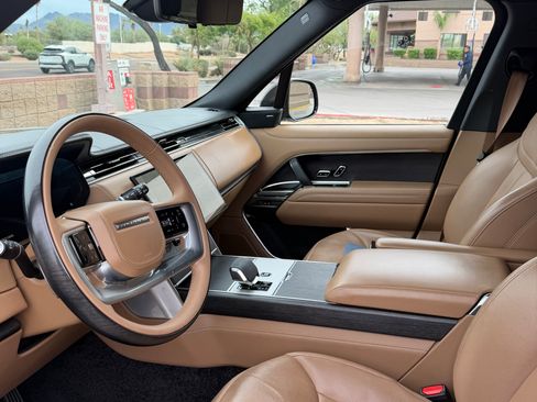 Used 2024 Land Rover Range Rover Long Wheelbase SE image 12