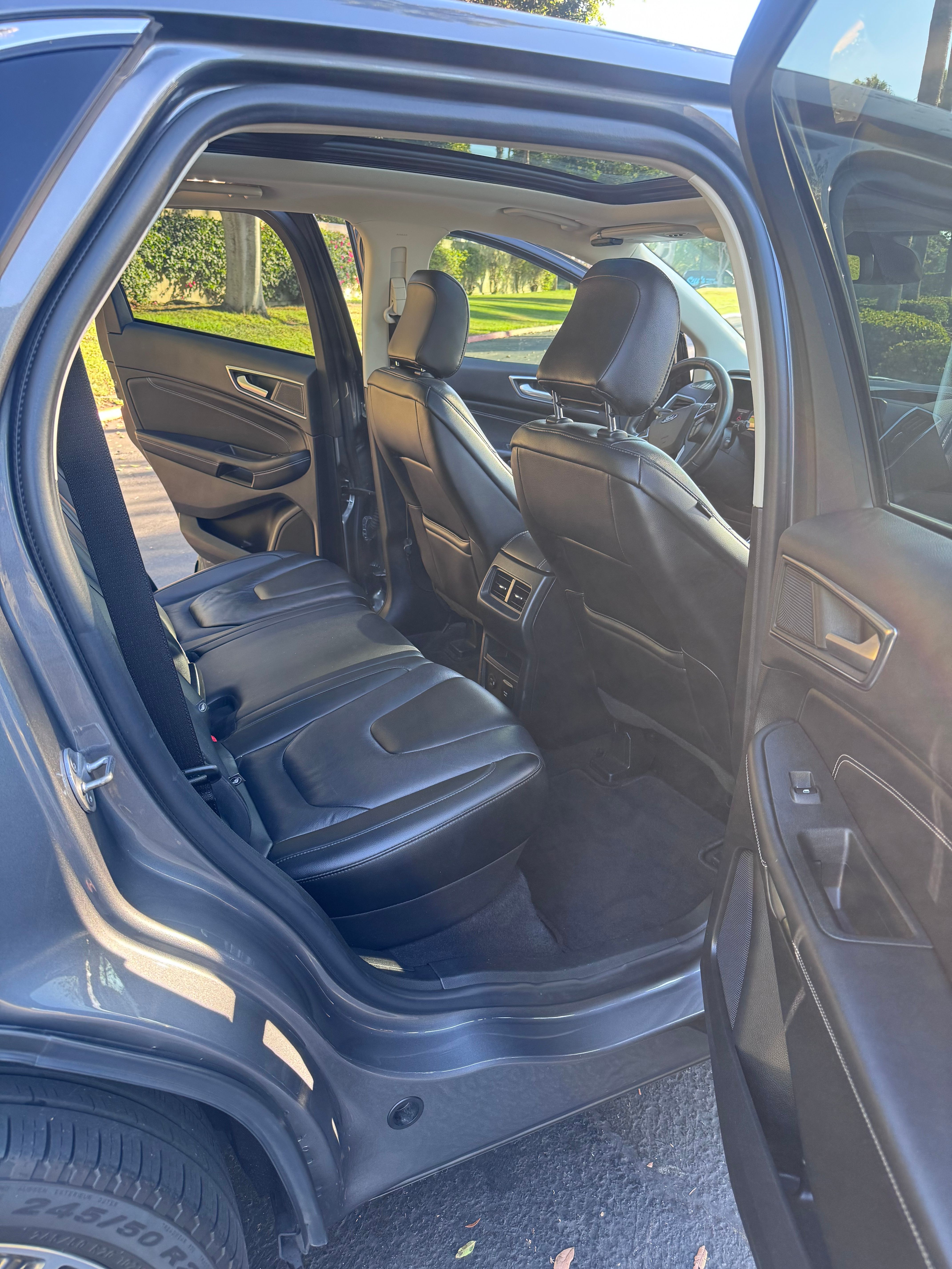 Used 2021 Ford Edge Titanium AWD/4WD image 10