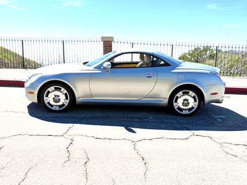 Used 2002 Lexus SC 430 Convertible image 16