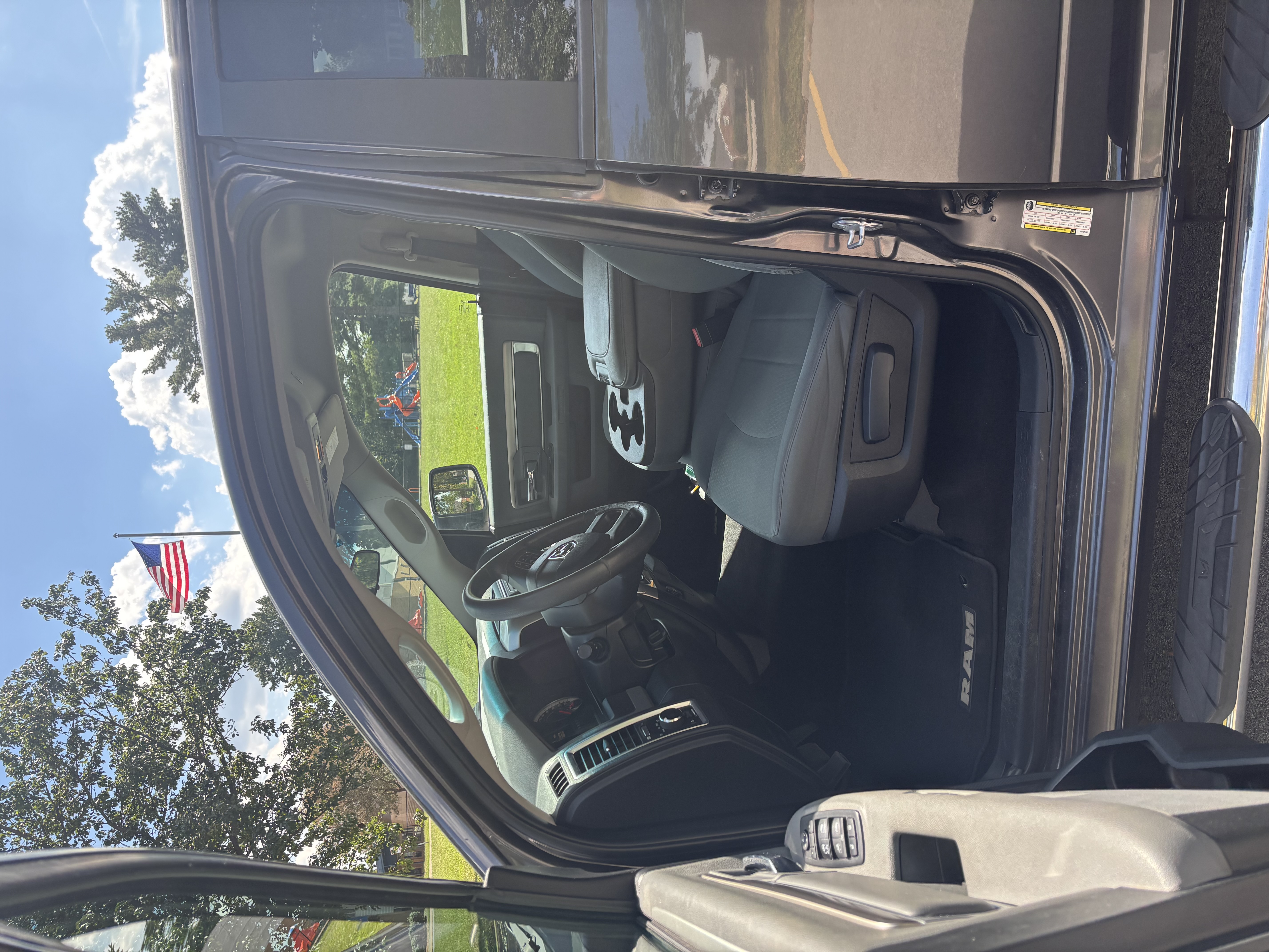 Used 2018 RAM 1500 Classic SLT AWD/4WD image 8