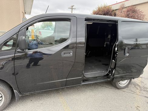 Used 2016 Nissan NV200 SV w/ Technology Package FWD image 9