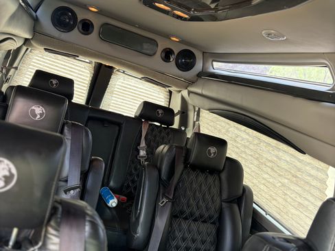 Used 2022 Chevrolet Express 2500 Extended w/ Enhanced Convenience Package image 10