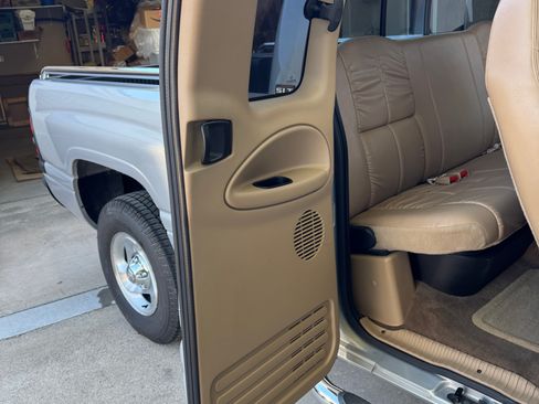 Used 2000 Dodge Ram 1500 Truck 2WD Quad Cab image 16