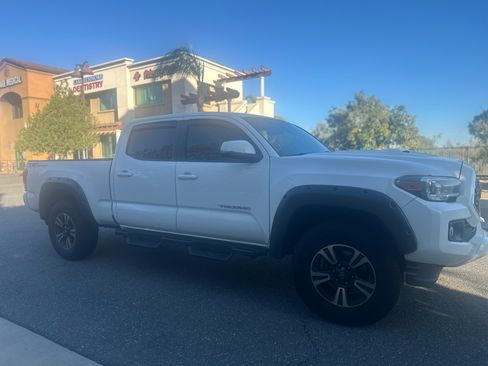 Used 2018 Toyota Tacoma TRD Sport RWD image 8