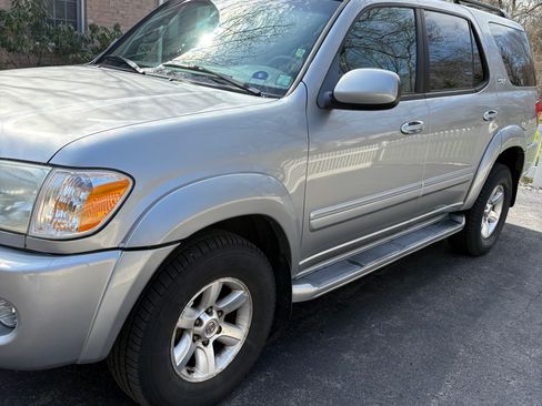 Used 2007 Toyota Sequoia SR5 image 2