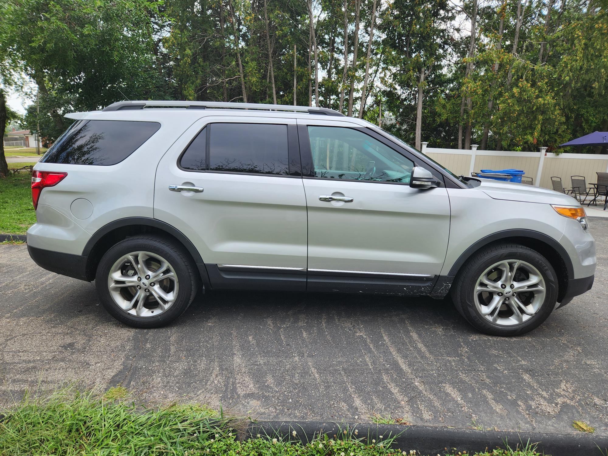 Used 2014 Ford Explorer Limited w/ Equipment Group 301A AWD/4WD image 8
