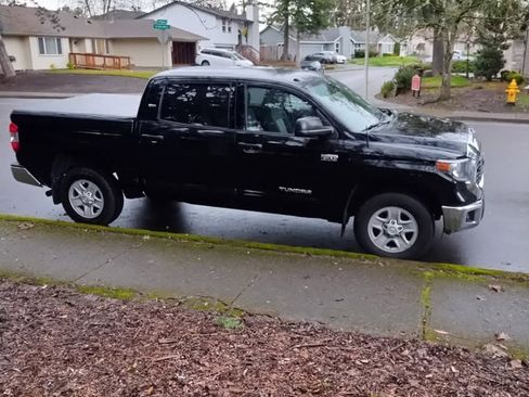 Used 2018 Toyota Tundra SR5 w/ SR5 Upgrade Package image 1