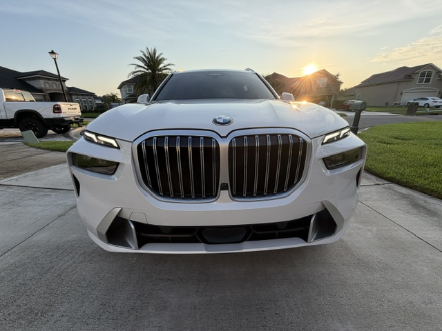 Used 2023 BMW X7 xDrive40i w/ Premium Package AWD/4WD image 2
