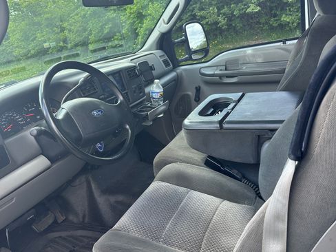 Used 2003 Ford F250 XL image 12