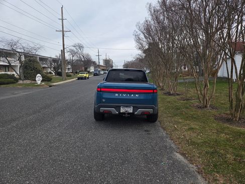 Used 2022 Rivian R1T Adventure image 5