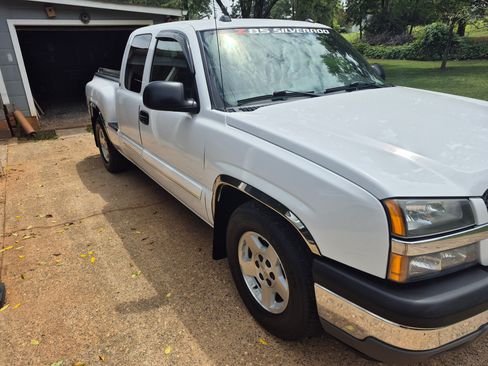 Used 2005 Chevrolet Silverado 1500 LS w/ Light Duty Power Package image 4
