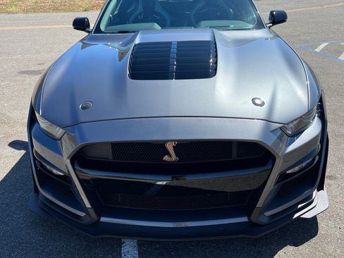 Used 2021 Ford Mustang Shelby GT500 w/ Carbon Fiber Track Pack RWD image 2