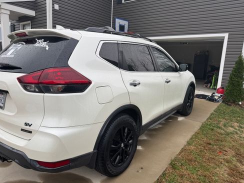 Used 2018 Nissan Rogue SV image 9