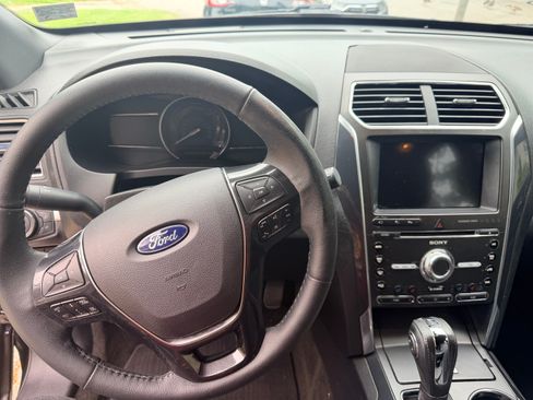 Used 2018 Ford Explorer Limited w/ Equipment Group 301A AWD/4WD image 6