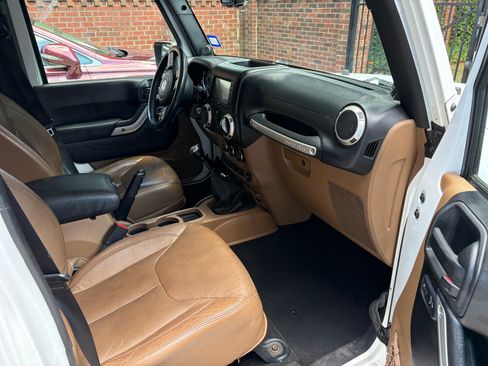 Used 2013 Jeep Wrangler Unlimited Sahara w/ Dual Top Group AWD/4WD image 14