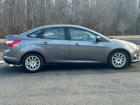 Used 2012 Ford Focus SE image 2