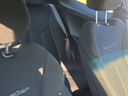 Used 2016 Hyundai Veloster image 10