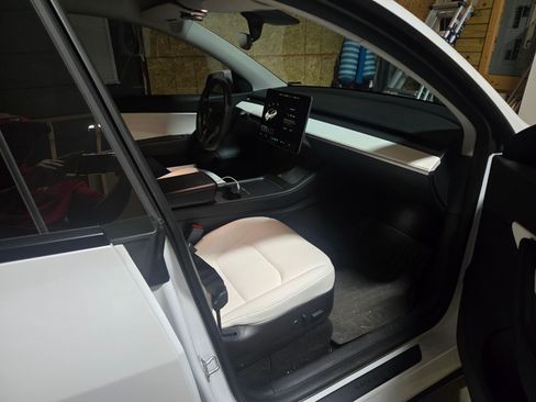 Used 2021 Tesla Model Y Long Range image 4