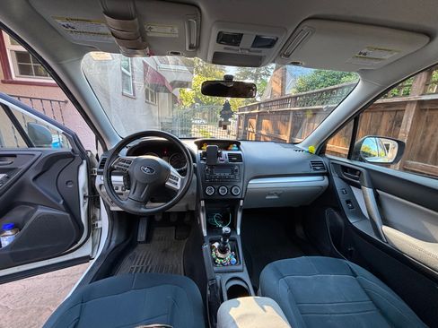Used 2015 Subaru Forester 2.5i AWD/4WD image 9
