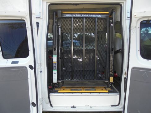 Used 2006 Ford E-250 and Econoline 250 Extended RWD image 10