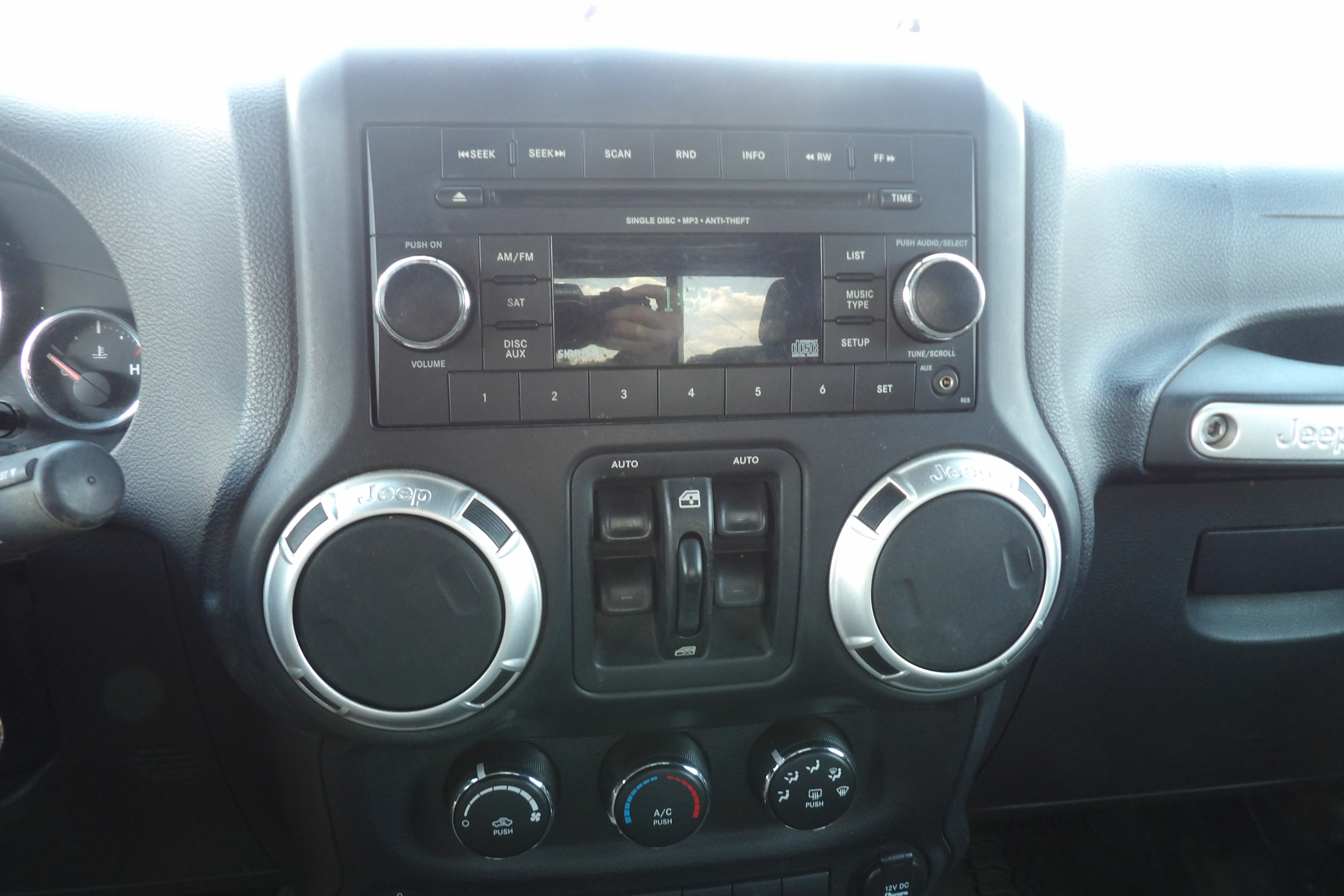 Used 2012 Jeep Wrangler Unlimited Sahara AWD/4WD image 14