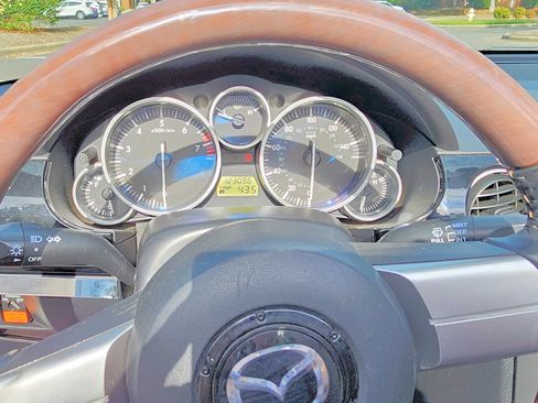 Used 2006 MAZDA MX-5 Miata Convertible 2D image 10