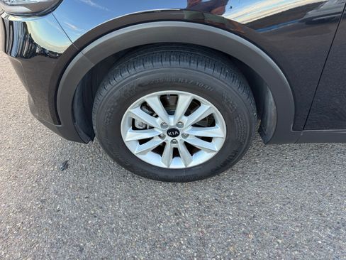 Used 2019 Kia Sorento L FWD image 28