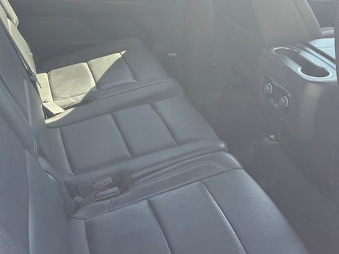 Used 2022 Chevrolet Suburban LT image 5