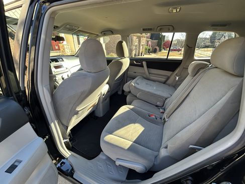 Used 2012 Toyota Highlander FWD w/ Tech Pkg image 14