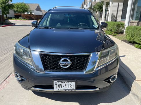 Used 2013 Nissan Pathfinder Platinum w/ Platinum Premium Pkg image 2