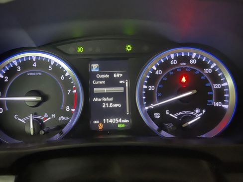 Used 2018 Toyota Highlander SE image 11