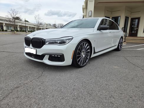 Used 2019 BMW 750i w/ Executive Package image 2