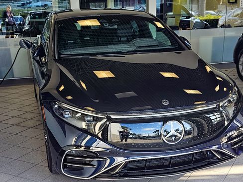 Used 2022 Mercedes-Benz EQS 580 4MATIC Sedan image 18