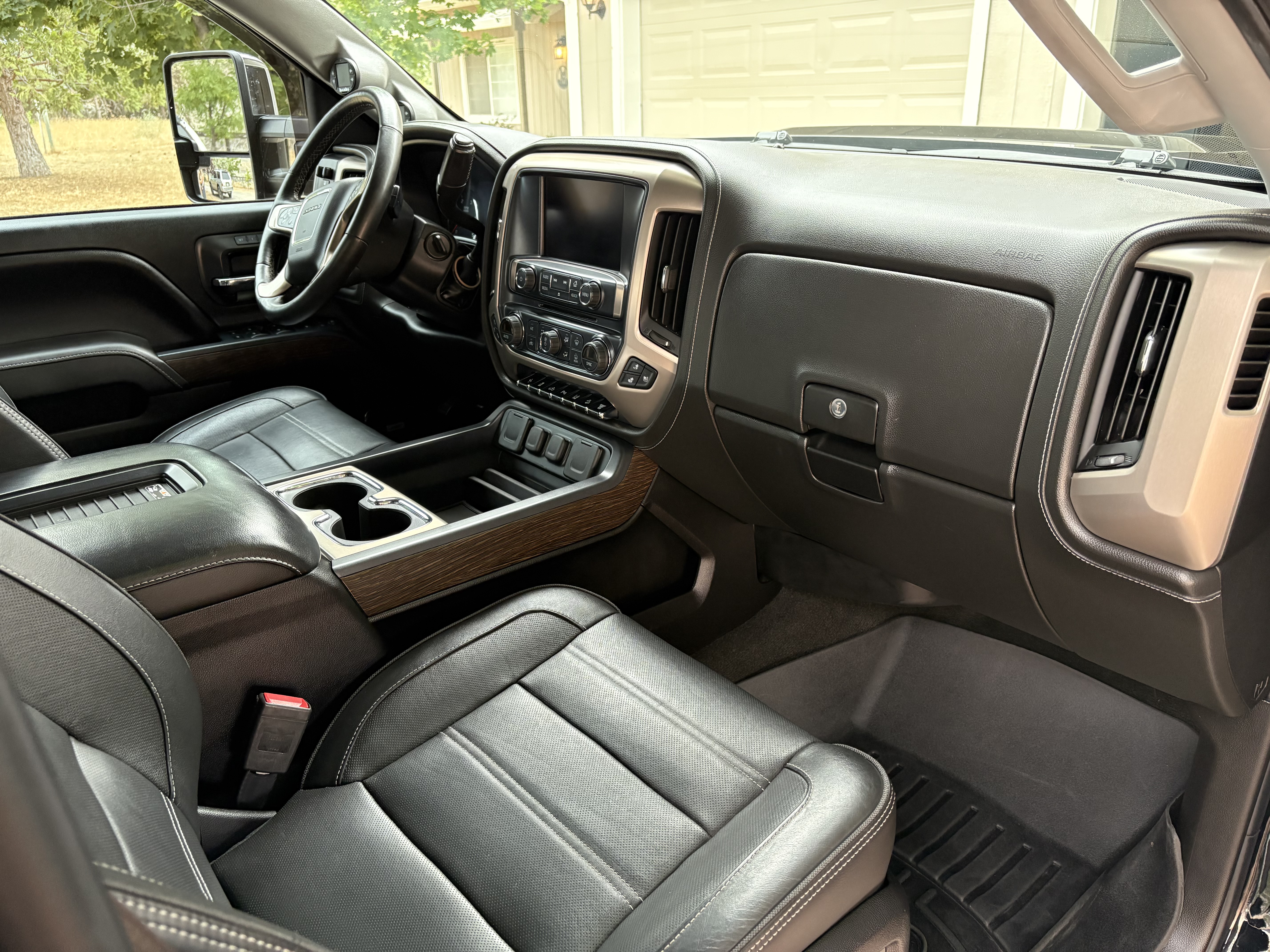 Used 2017 GMC Sierra 2500 Denali w/ Duramax Plus Package AWD/4WD image 17