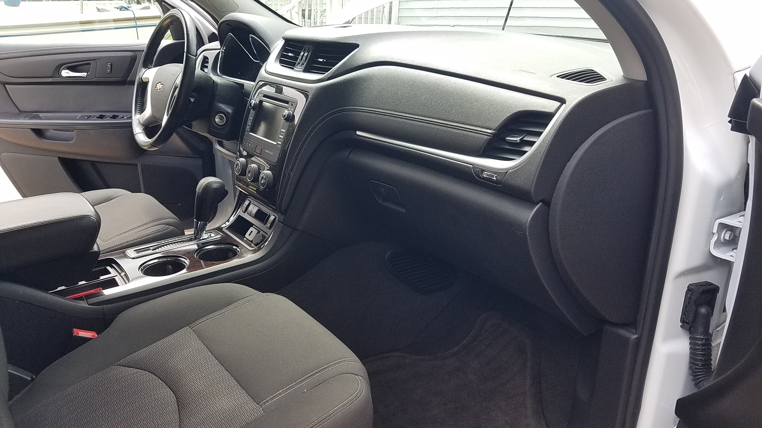 Used 2017 Chevrolet Traverse LT w/ Style and Technology Package FWD image 17