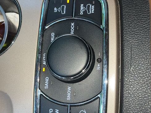 Used 2015 Jeep Grand Cherokee Summit image 21