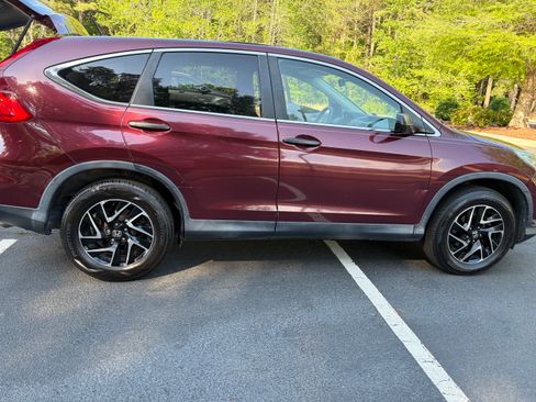Used 2016 Honda CR-V SE image 2