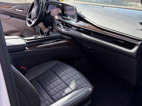 Used 2024 Cadillac Escalade Sport Platinum image 15