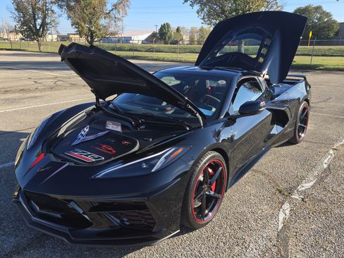 Used 2023 Chevrolet Corvette Stingray Preferred Cpe w/ Z51 Performance Package image 2